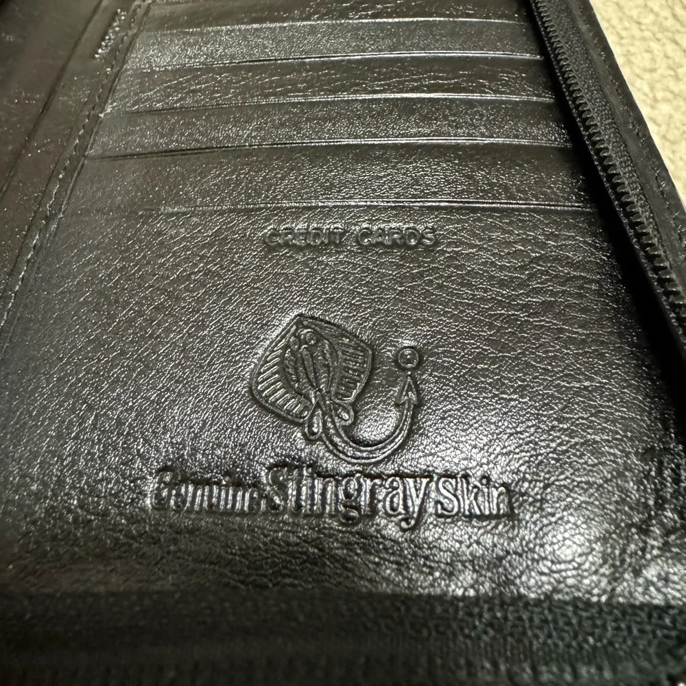 Stingray Passport holder wallet - Picture 3 of 6